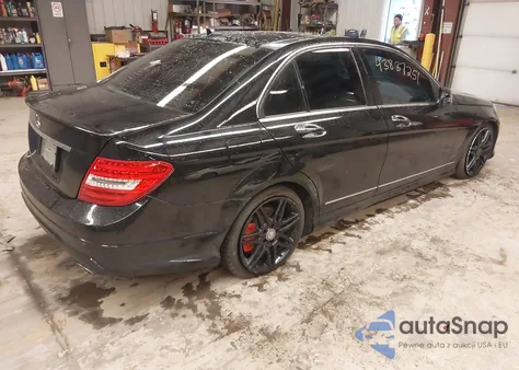 2013 Mercedes-Benz C 300 Sport 4Matic из США, поврежденный, VIN WDDGF8AB0DR250955